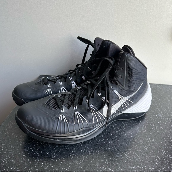 Nike Hyperdunk - Picture 1 of 9